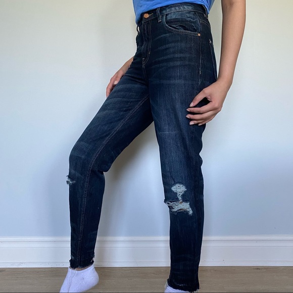 Guess Straight Leg Jeans - Picture 4 of 10